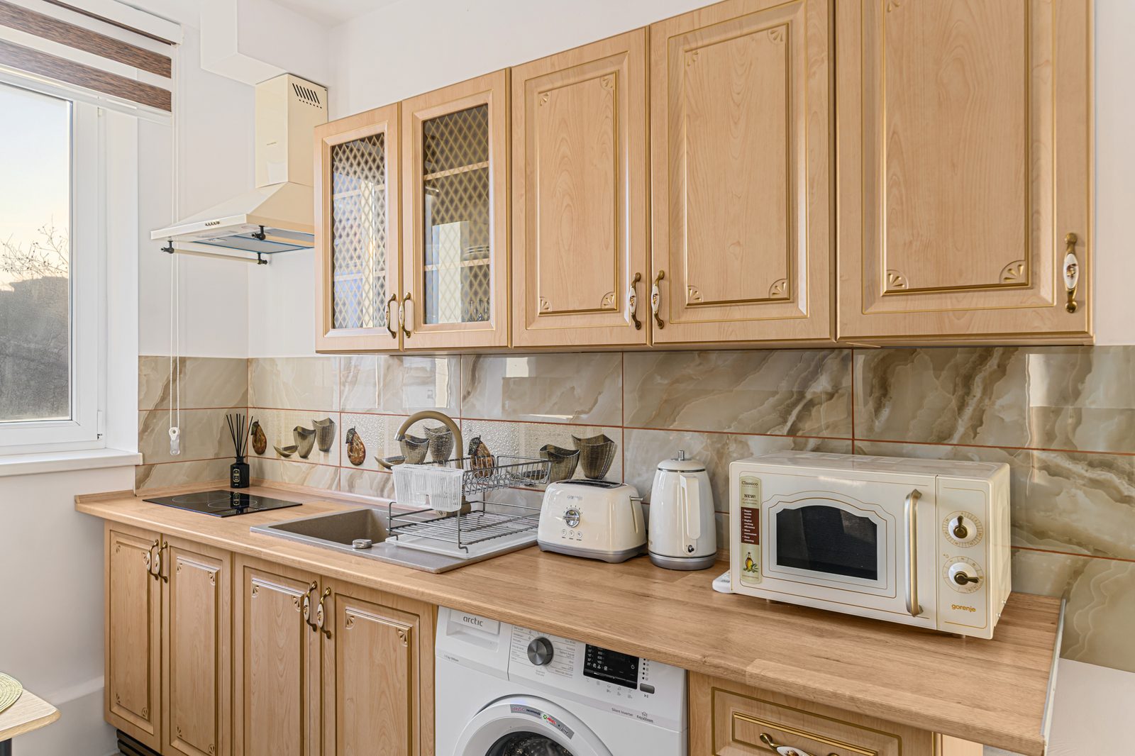Fully equipped kitchen with vintage-style appliances